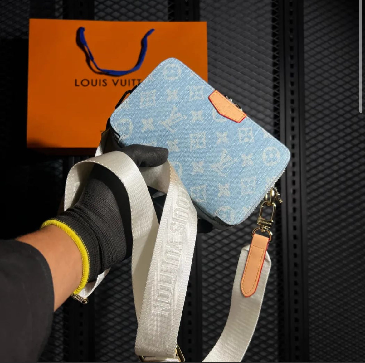 Louis Vuitton - Crossbody Bag